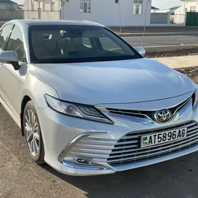 Toyota Camry 2021
