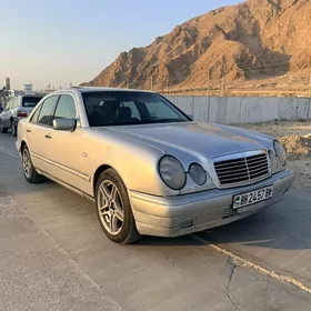 Mercedes-Benz E320 1996