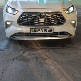 Toyota Highlander 2021