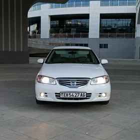 Nissan Sunny 2010