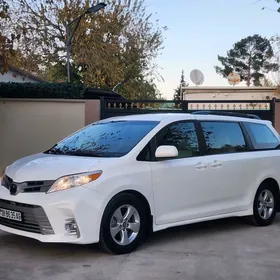 Toyota Sienna 2018