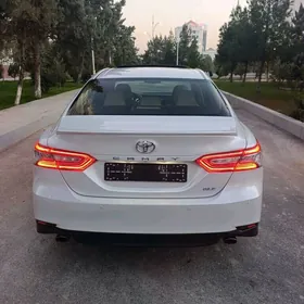 Toyota Camry 2018