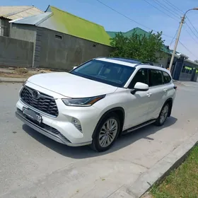 Toyota Highlander 2021