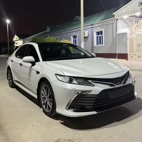 Toyota Camry 2021