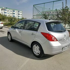 Nissan Versa 2011