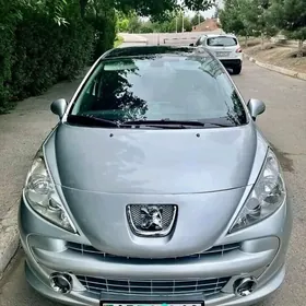 Peugeot 208 2011