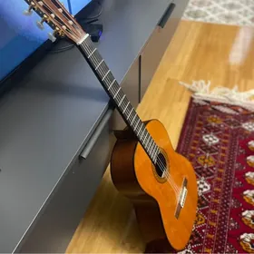 Yamaha C80 akustika gitara