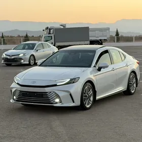 Toyota Camry 2025