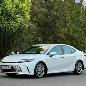 Toyota Camry Hybrid 2024