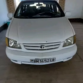 Toyota Sienna 2001
