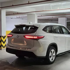 Toyota Highlander 2021