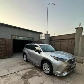 Toyota Highlander 2021