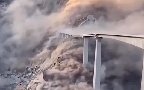 Hytaýda ýakynda açylan 758 metrlik köpri ýykyldy