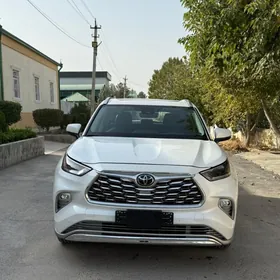 Toyota Highlander 2021