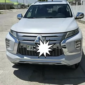 Mitsubishi Pajero 2020