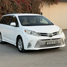Toyota Sienna 2018