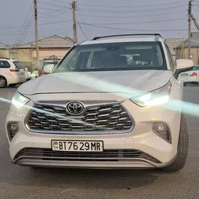 Toyota Highlander 2021