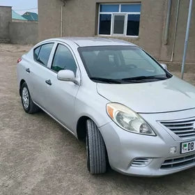 Nissan Versa 2012