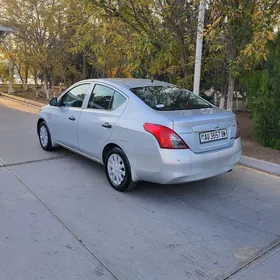 Nissan Versa 2012