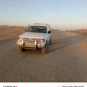 Mitsubishi Montero 1995