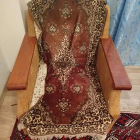 Диван и два кресла