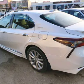 Toyota Camry 2021