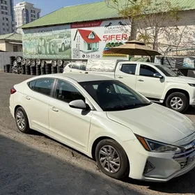 Hyundai Elantra 2020