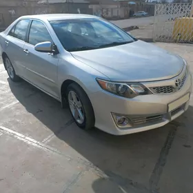 Toyota Camry 2014