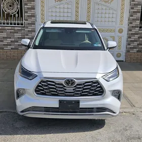 Toyota Highlander 2021