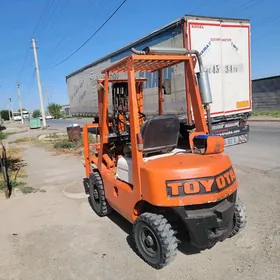 Kara Forklift 2005