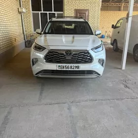 Toyota Highlander 2021