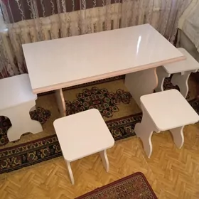 кухонный. стол