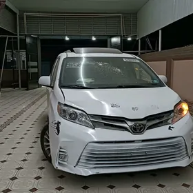 Toyota Sienna 2020