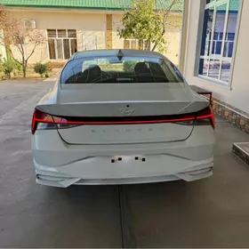 Hyundai Elantra 2022