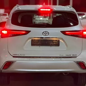 Toyota Highlander 2021