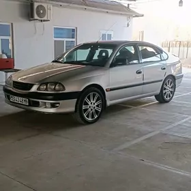 Toyota Avensis 2000