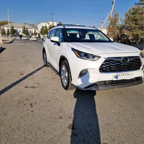 Toyota Highlander 2021