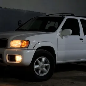 Nissan Pathfinder 2000