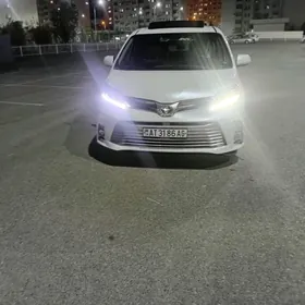 Toyota Sienna 2018