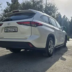 Toyota Highlander 2021