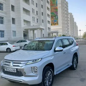 Mitsubishi Pajero 2020