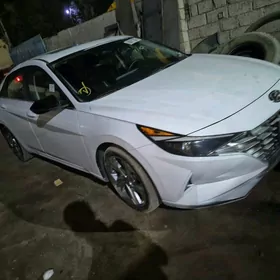 Hyundai Elantra 2022