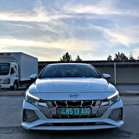 Hyundai Elantra 2022
