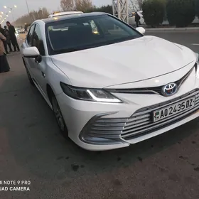 Toyota Camry 2021