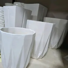 Белые кашпо