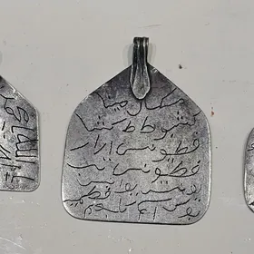 Серебряные старинные медальоны