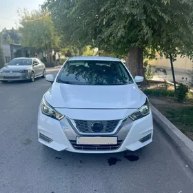 Nissan Versa 2021