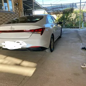 Hyundai Elantra 2021