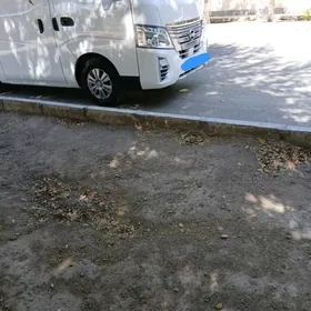 Nissan Urvan 2022