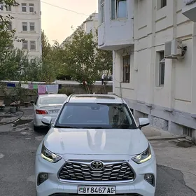 Toyota Highlander 2021